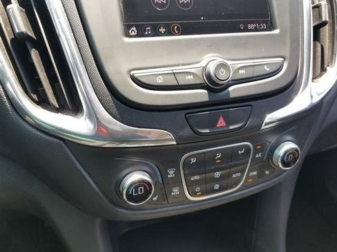 Used 2020 Chevrolet Equinox LT FWD image 20