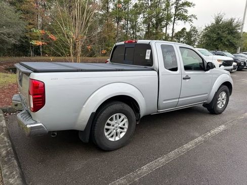 Used 2017 Nissan Frontier SV image 3