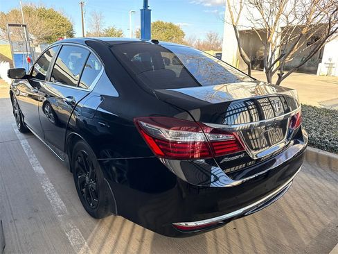 Used 2017 Honda Accord EX image 7