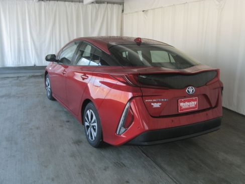 Used 2017 Toyota Prius Prime Advanced image 24