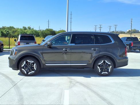 Used 2025 Kia Telluride S FWD image 6