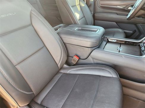 Used 2024 GMC Yukon Denali image 14