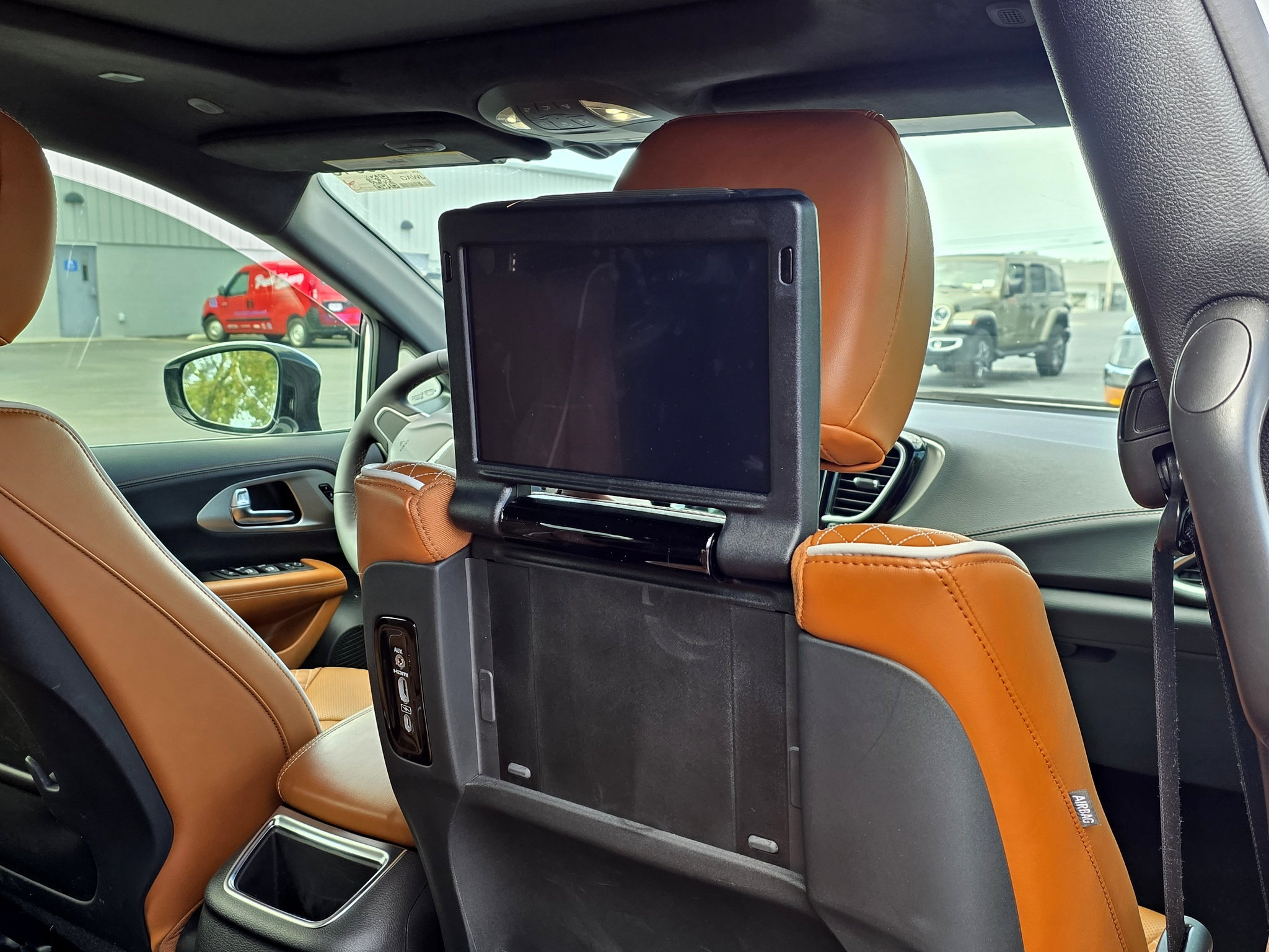 Used 2026 Chrysler Pacifica Pinnacle FWD image 26