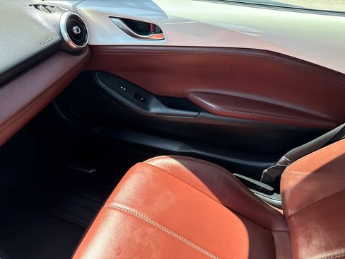 Used 2019 MAZDA MX-5 Miata RF Grand Touring RWD image 13