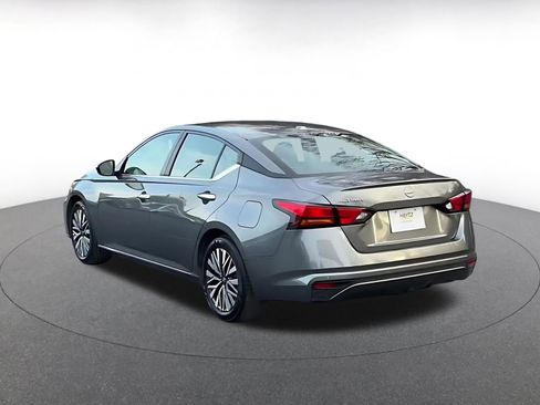 Used 2025 Nissan Altima 2.5 SV image 9