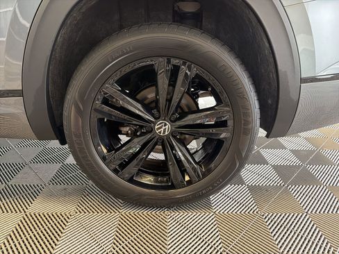 Used 2023 Volkswagen Atlas SEL R-Line image 9