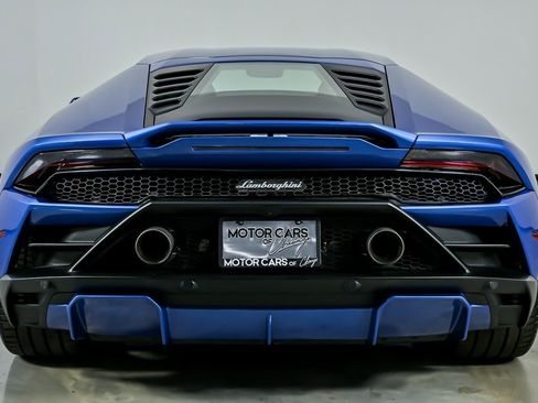 Used 2020 Lamborghini Huracan EVO RWD image 11