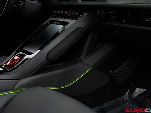 Used 2023 Lamborghini Huracan EVO image 32