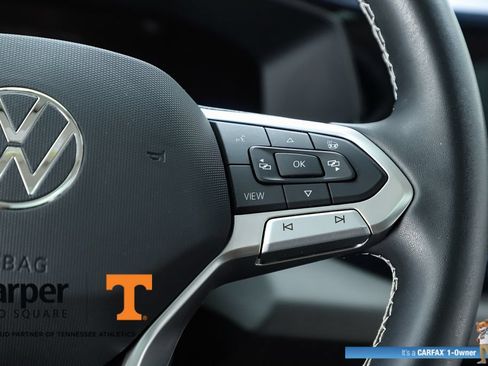 Used 2023 Volkswagen Taos SE w/ Panoramic Sunroof Package FWD image 22