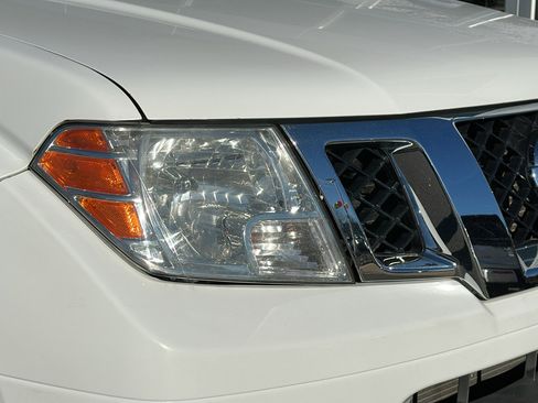 Certified 2019 Nissan Frontier SV image 4