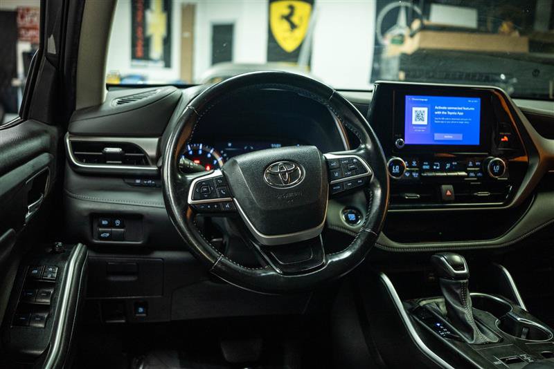 Used 2023 Toyota Highlander XLE FWD image 16