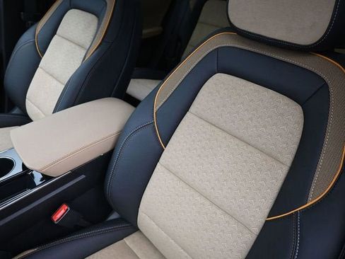 New 2026 Chevrolet Equinox ACTIV w/ Convenience Package III AWD/4WD image 17