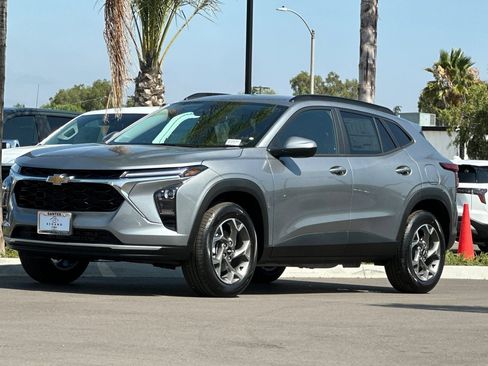 New 2026 Chevrolet Trax LT w/ Driver Confidence Package FWD image 8