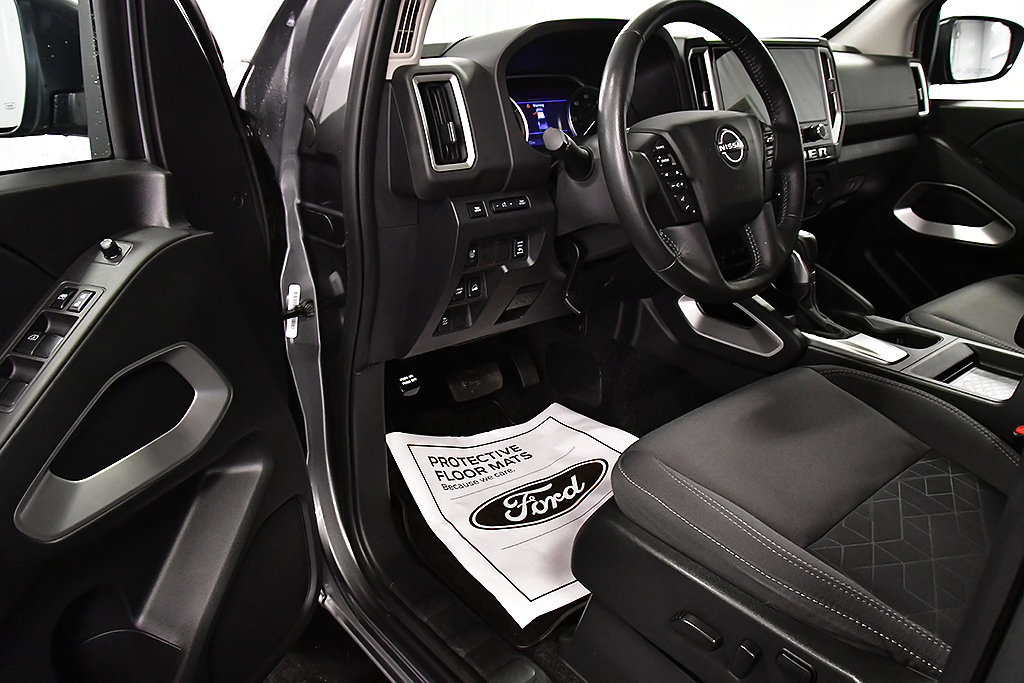 Used 2025 Nissan Frontier SV w/ SV Convenience Package AWD/4WD image 16