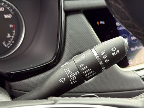 Certified 2025 Cadillac XT5 Premium Luxury image 20