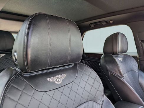 Used 2018 Bentley Bentayga image 39