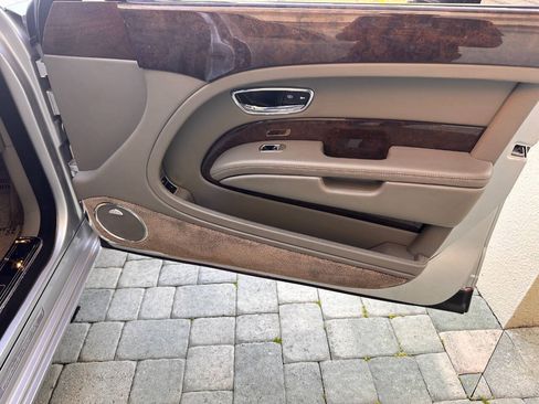 Used 2011 Bentley Mulsanne RWD image 64