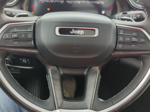 Used 2024 Jeep Grand Cherokee Limited w/ Luxury Tech Group II AWD/4WD image 18
