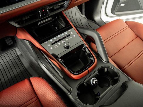 Certified 2026 Porsche Cayenne AWD/4WD image 17