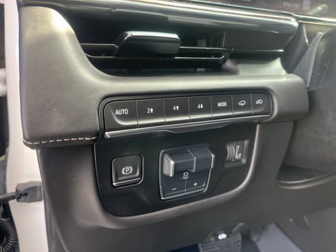 Used 2023 Cadillac Escalade Sport Platinum w/ LPO, ONYX Package image 18