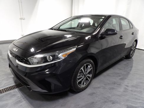 Used 2024 Kia Forte LXS w/ LXS Technology Package FWD image 3