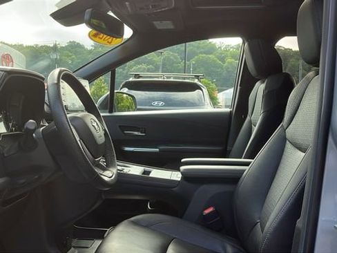 Certified 2024 Toyota Sienna XLE Woodland Edition image 10