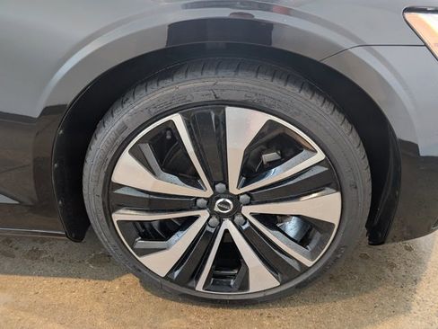 Used 2022 Volvo S60 B5 Inscription image 10