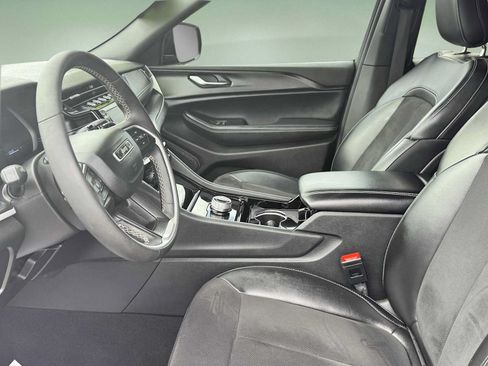 Used 2023 Jeep Grand Cherokee Altitude AWD/4WD image 8