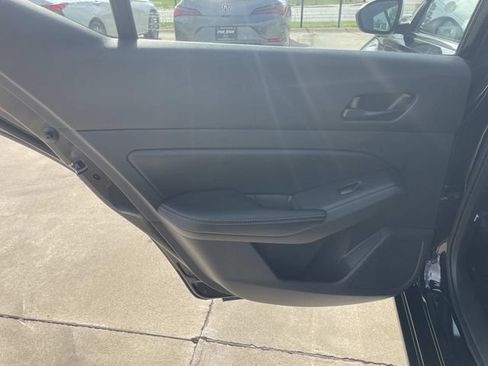 Used 2025 Nissan Altima 2.5 SV FWD image 10