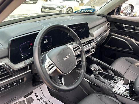 Used 2025 Kia Telluride EX w/ EX Captain's Chair Package FWD image 11