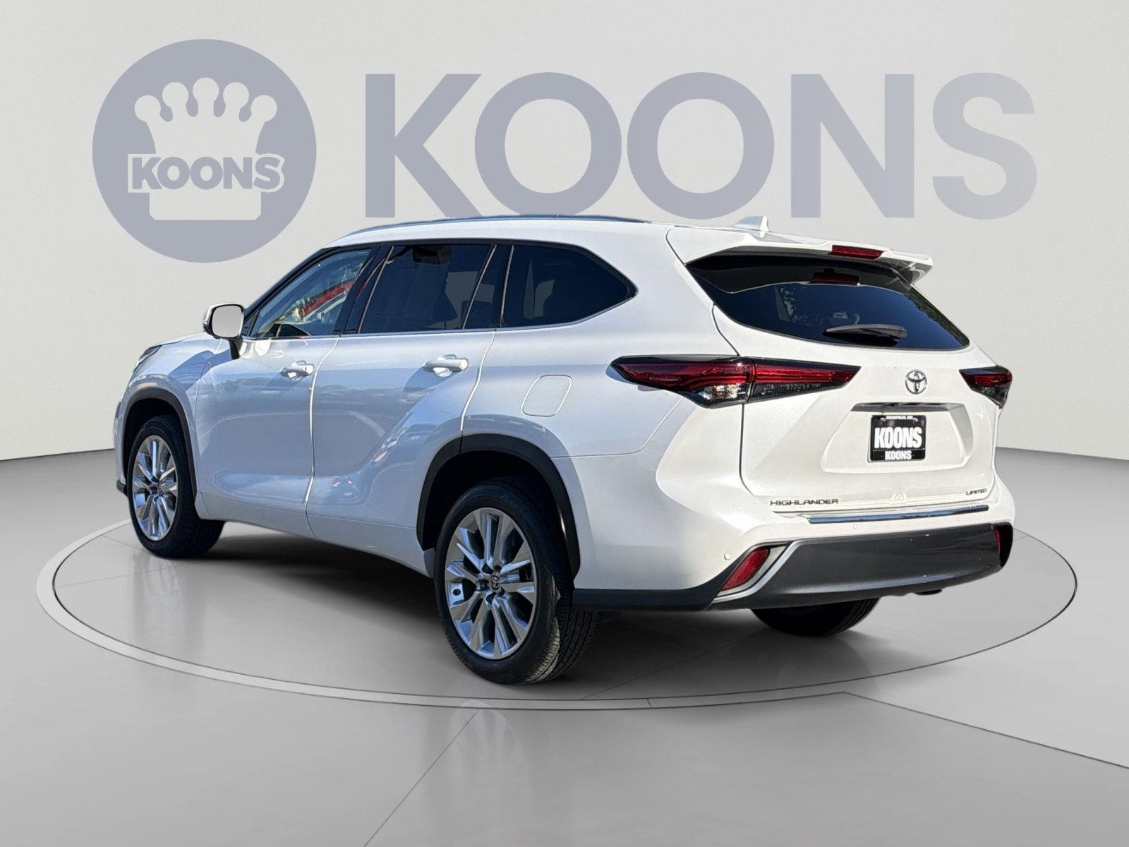 Used 2023 Toyota Highlander Limited FWD image 8