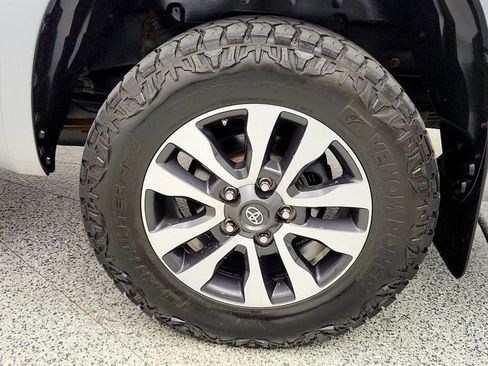 Used 2018 Toyota Tundra Limited AWD/4WD image 9