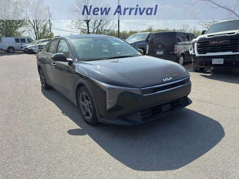 Used 2025 Kia K4 LXS image 2