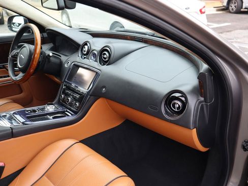 Used 2011 Jaguar XJ L RWD image 16