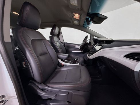 Used 2019 Chevrolet Bolt Premier w/ Infotainment Package FWD image 28