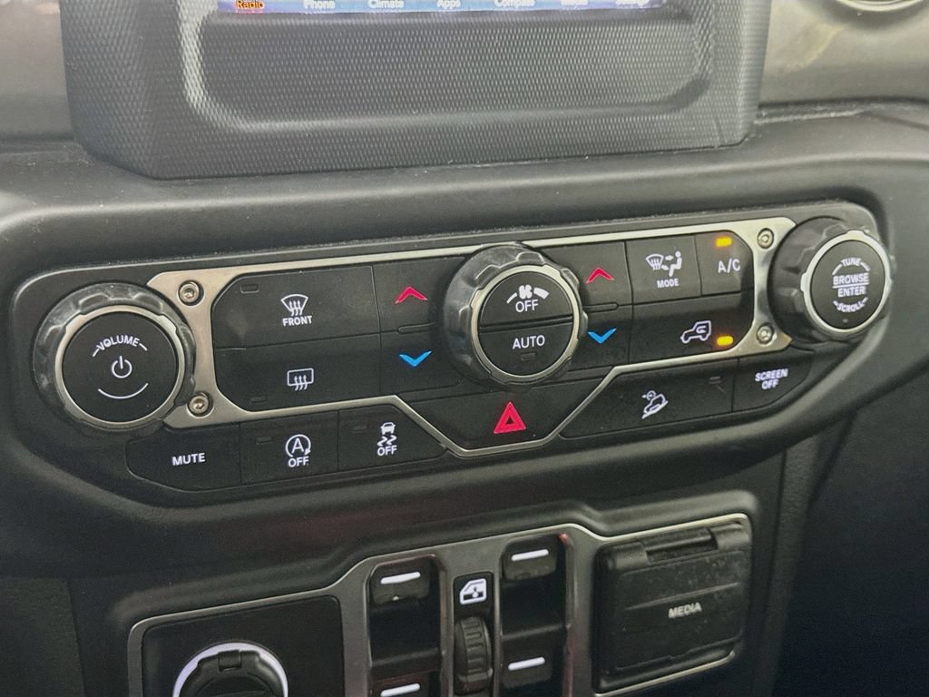 Used 2020 Jeep Wrangler Unlimited Sahara AWD/4WD image 16