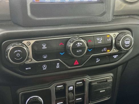 Used 2020 Jeep Wrangler Unlimited Sahara AWD/4WD image 16