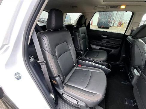 Certified 2025 Nissan Pathfinder SL w/ SL Premium Package image 20