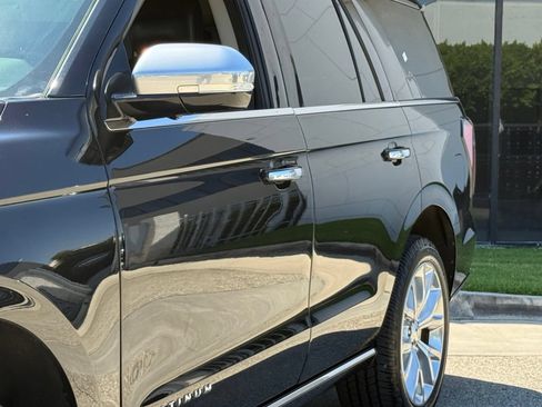 Used 2019 Ford Expedition Platinum RWD image 4