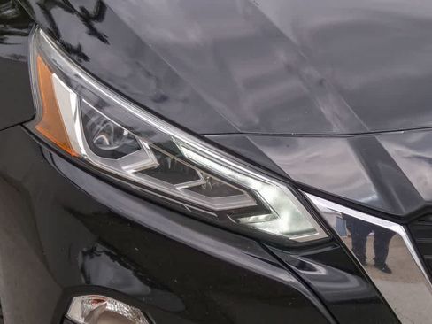 Used 2019 Nissan Altima 2.5 SV FWD image 4