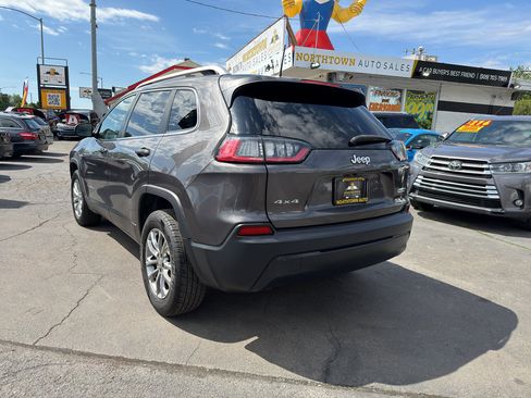 Used 2019 Jeep Cherokee Latitude Plus AWD/4WD image 5