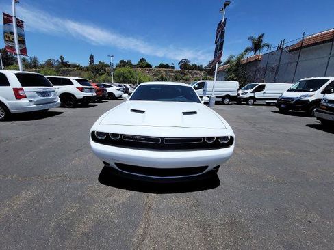 Used 2019 Dodge Challenger SXT RWD image 3