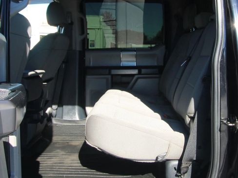 Used 2022 Ford F250 XLT w/ Black Appearance Package image 11