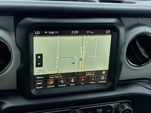 Used 2023 Jeep Wrangler Unlimited Sahara AWD/4WD image 9