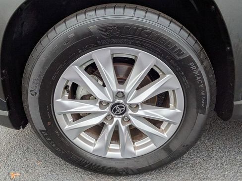 Used 2025 Toyota Corolla Cross LE image 33