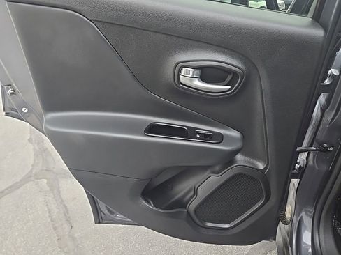 Used 2023 Jeep Renegade Latitude image 26