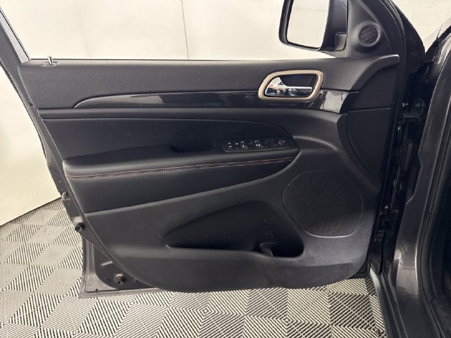 Used 2017 Jeep Grand Cherokee Laredo AWD/4WD image 27