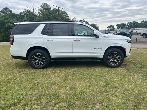 Used 2024 Chevrolet Tahoe Z71 w/ Luxury Package AWD/4WD image 8