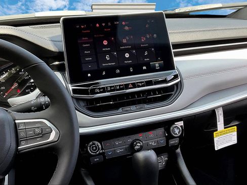 New 2025 Jeep Compass Limited w/ Sun & Sound Group image 7