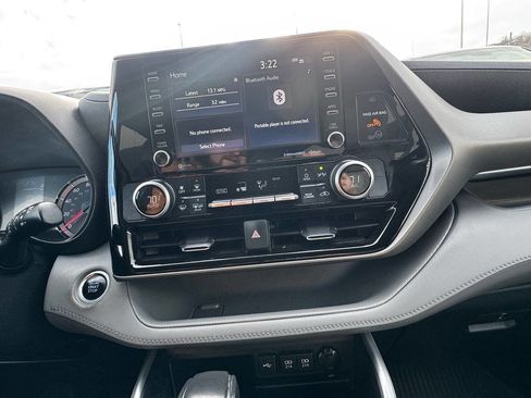 Used 2021 Toyota Highlander LE image 11